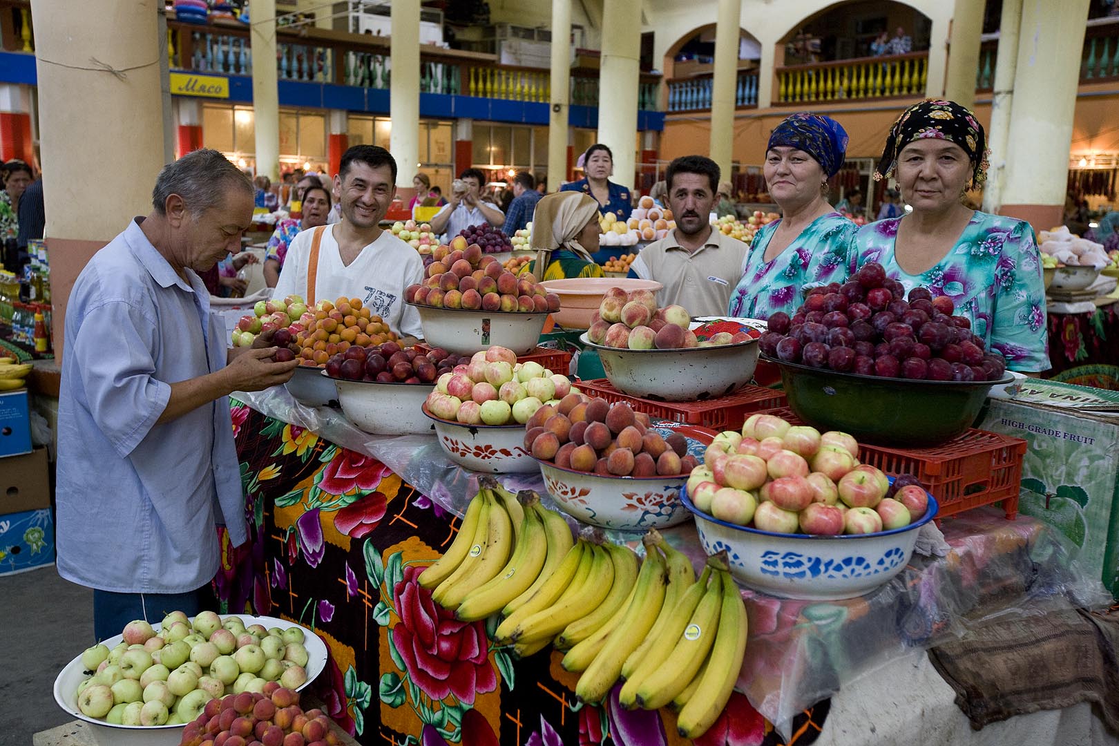 Panjshanbe bazaar in Khujand